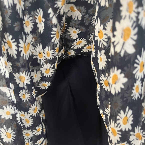 Floral Smocked & Tiered Dress Medium - Picture 6 of 9